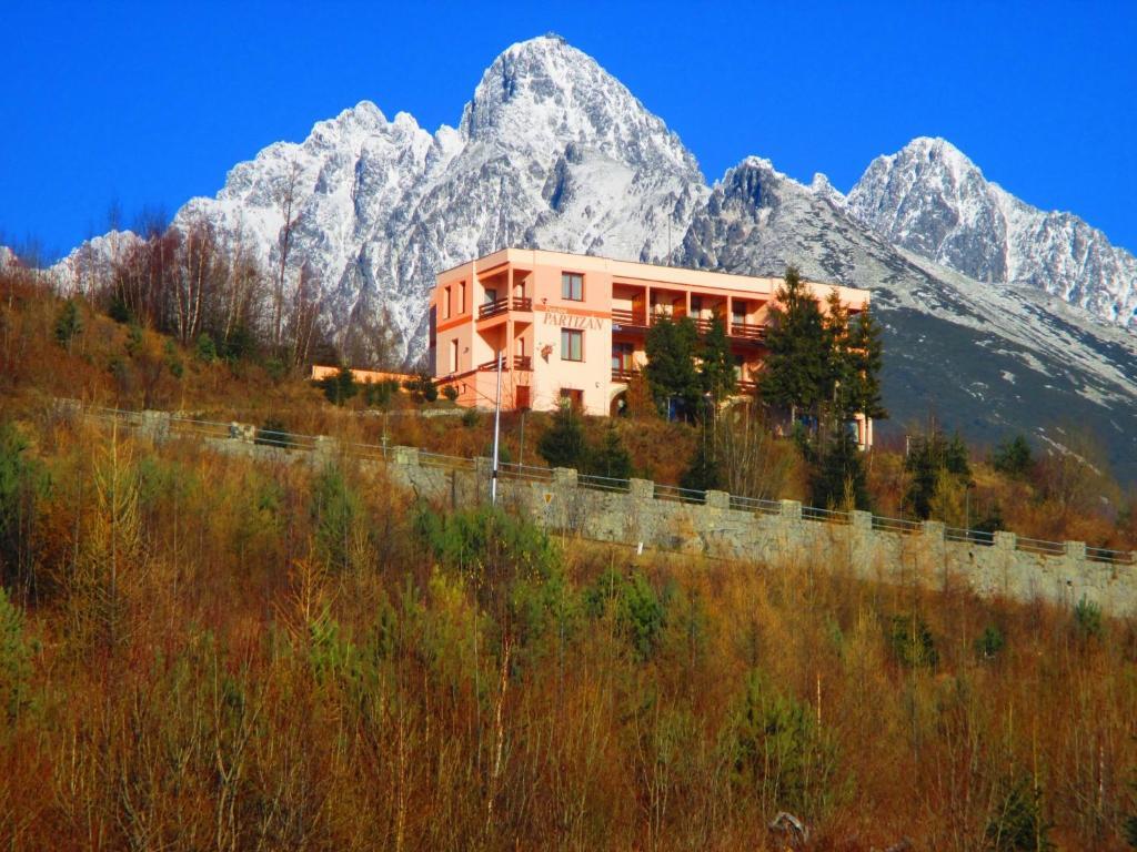Penzion Partizan Vysoké Tatry Esterno foto